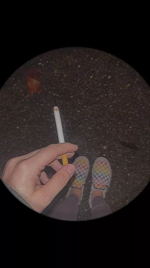 Nice relaxing smoke with pretty feet 