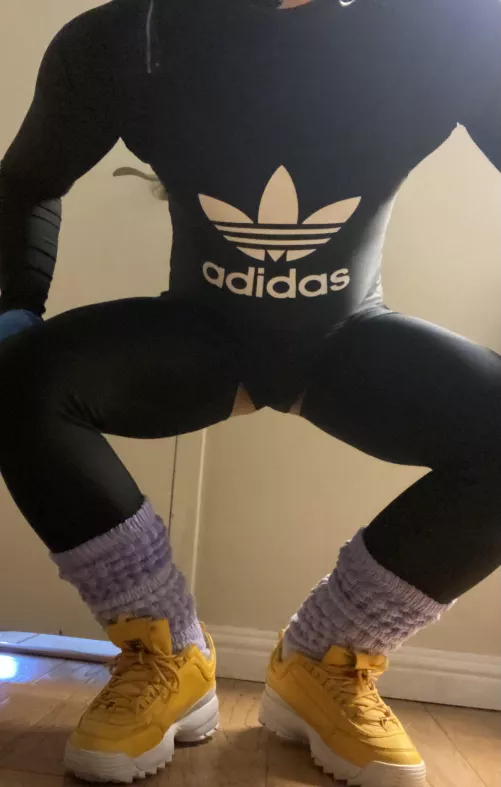 Opening up the crotch zipper 🙈 