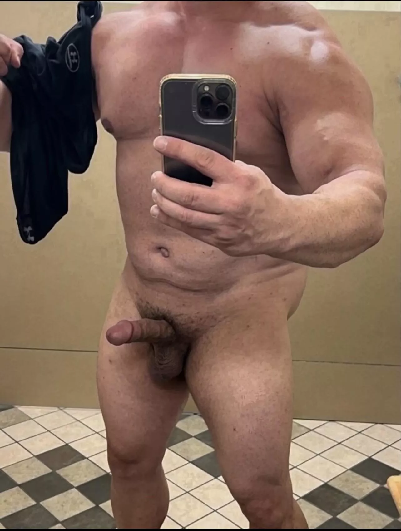 Say “Yes” if you like 6’7 355 Lbs gym guys