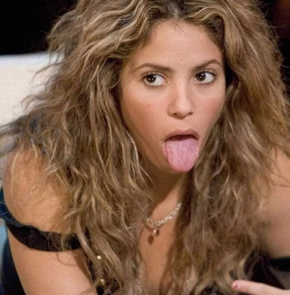 Shakira tongue