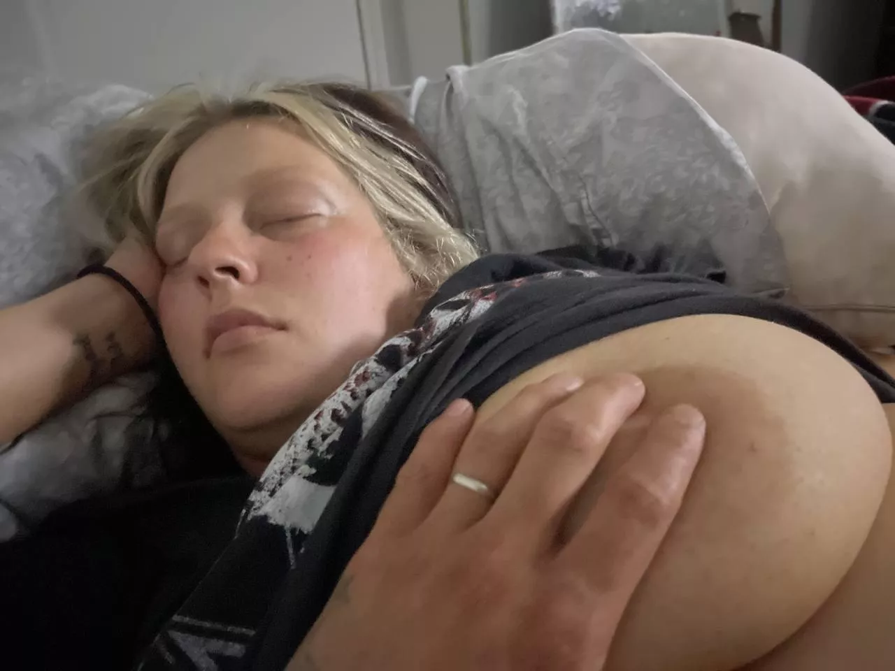 She’s Pretending she don’t know