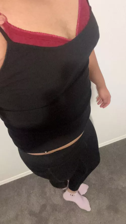 Sissy In Calgary looking to be a sissy trophy wife. 