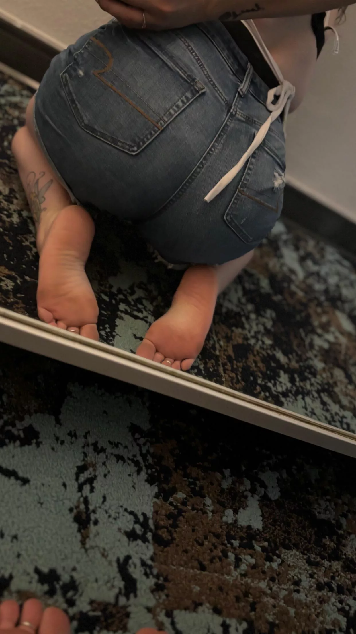 Soles and ass make you triggered 