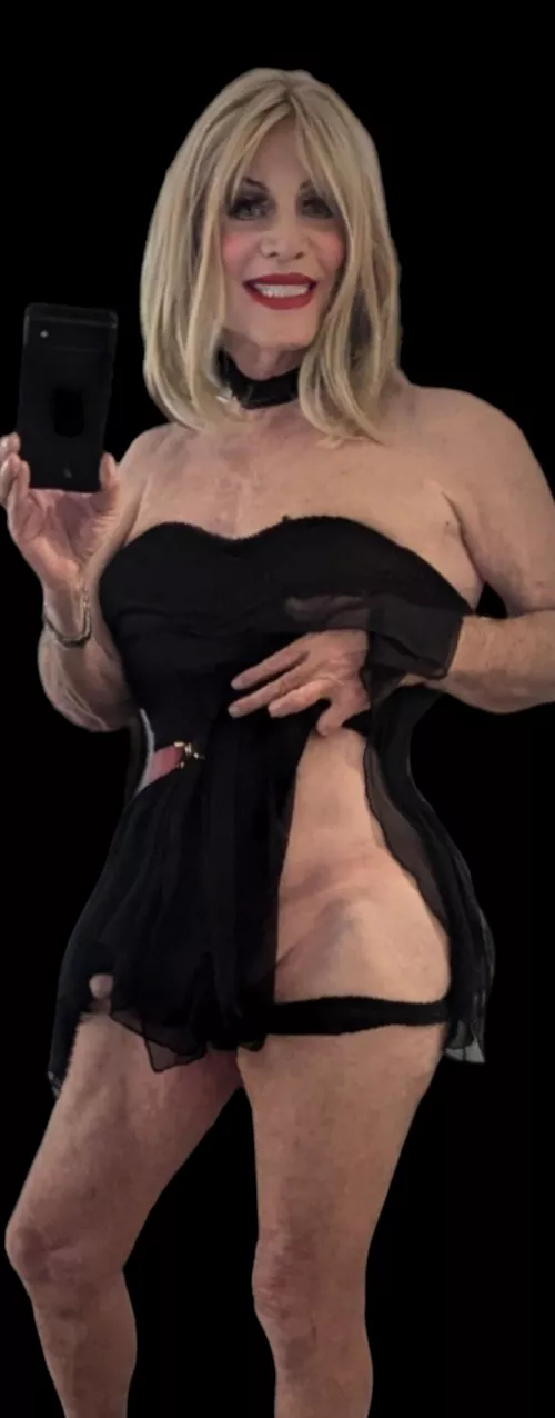 Southeastern Massachusetts crossdresser will travel to suck cock. Will share a hotel for afternoon. Fun.