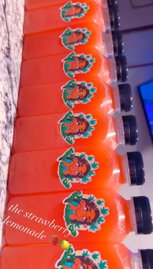 strawberry lemonade🍓 made from scratch infused with the strain Lemon Cherry Gelato 🍋🍒  #smokerscollectiveclub #infuseddrinks 