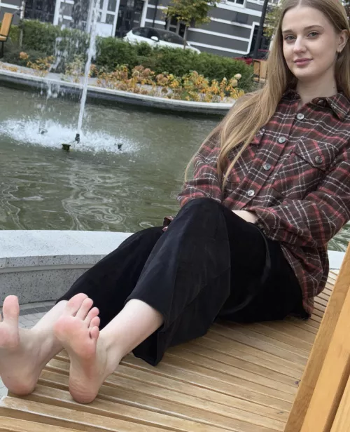 suck my feet and cum on them right here
