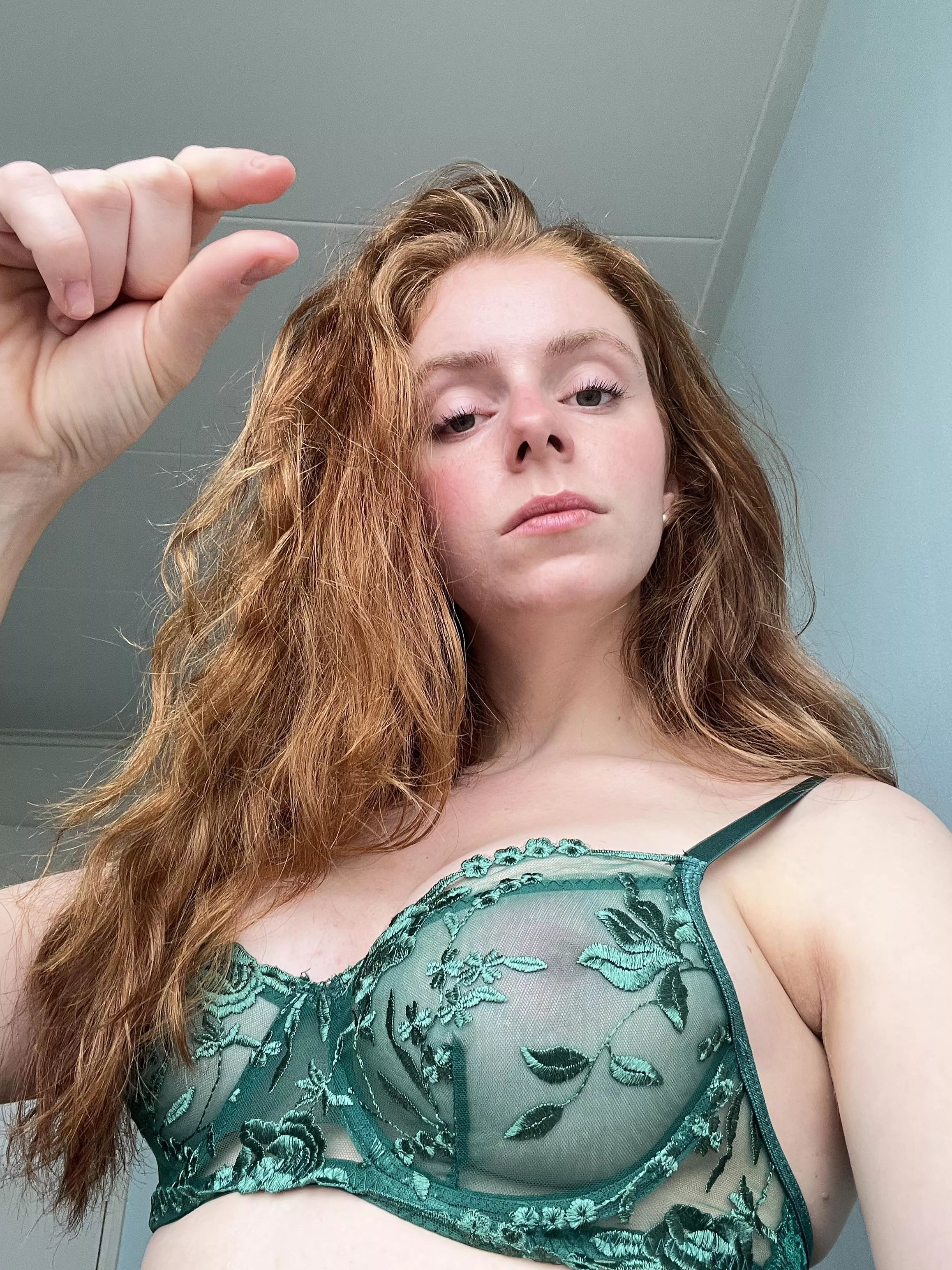 tell me your little dick size in inches... i promise i'll be super mean 😈