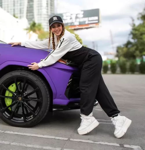 The way Shakira bends over 🔥🔥