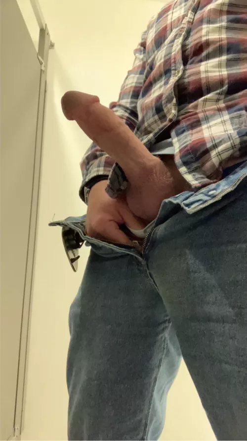 Think your girl can make me cum on snap while I’m at work?