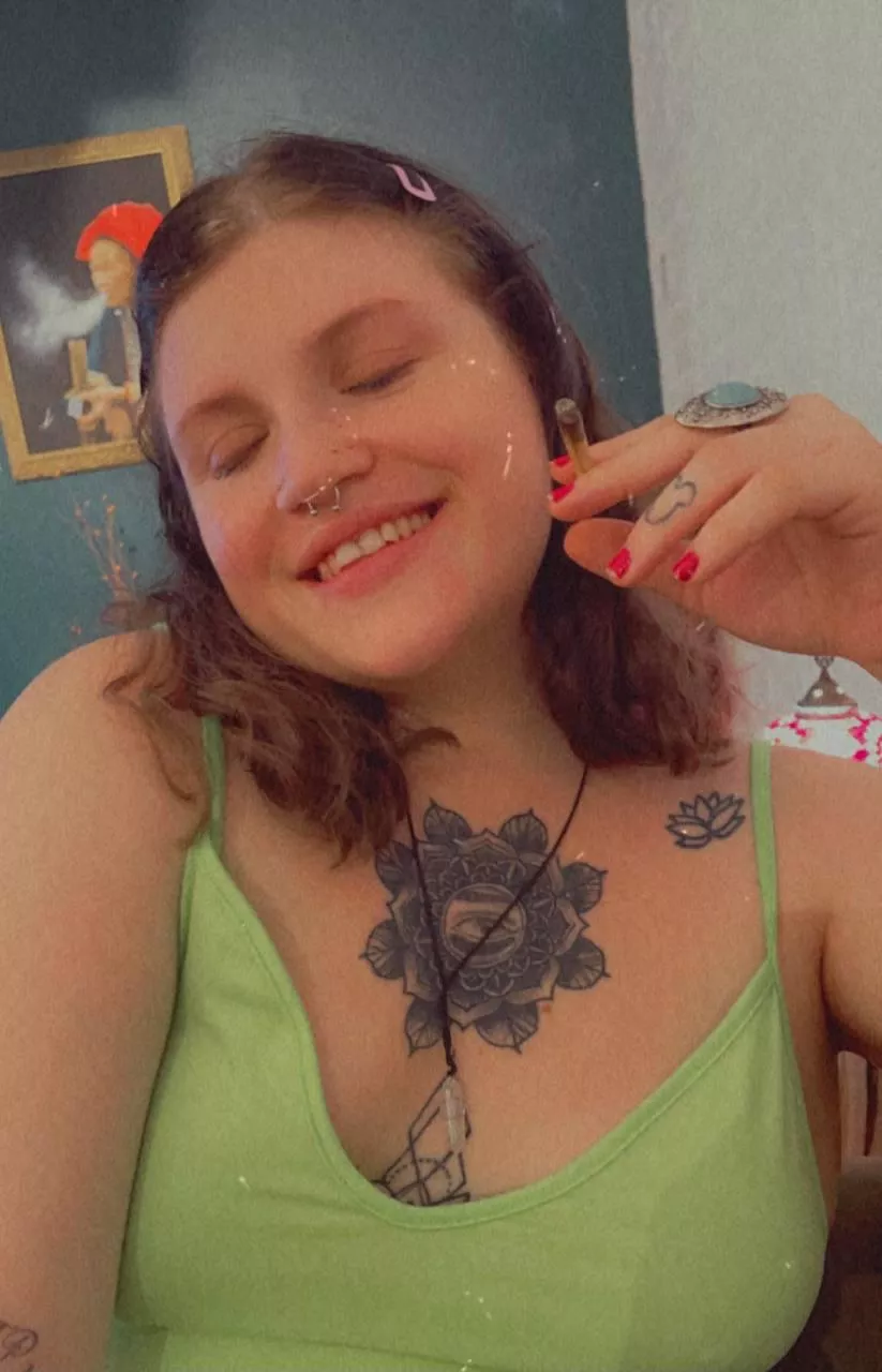 Throwback to 2021! I smoked in a cool ass weed lounge 😎 