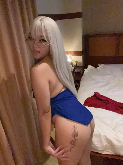 Tiny waist and slim body