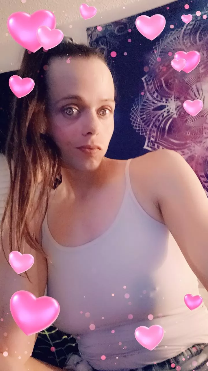 Unpopular opinion: white tank tops are actually the best color to wear without a bra 