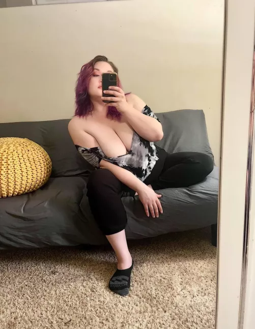 [VA] Don’t let my curves scare you 😉