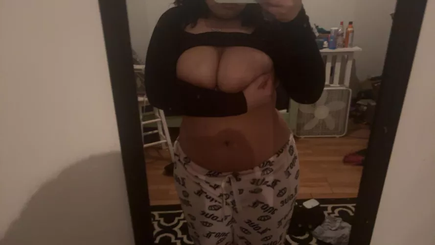 Wanna fuck my tits F18