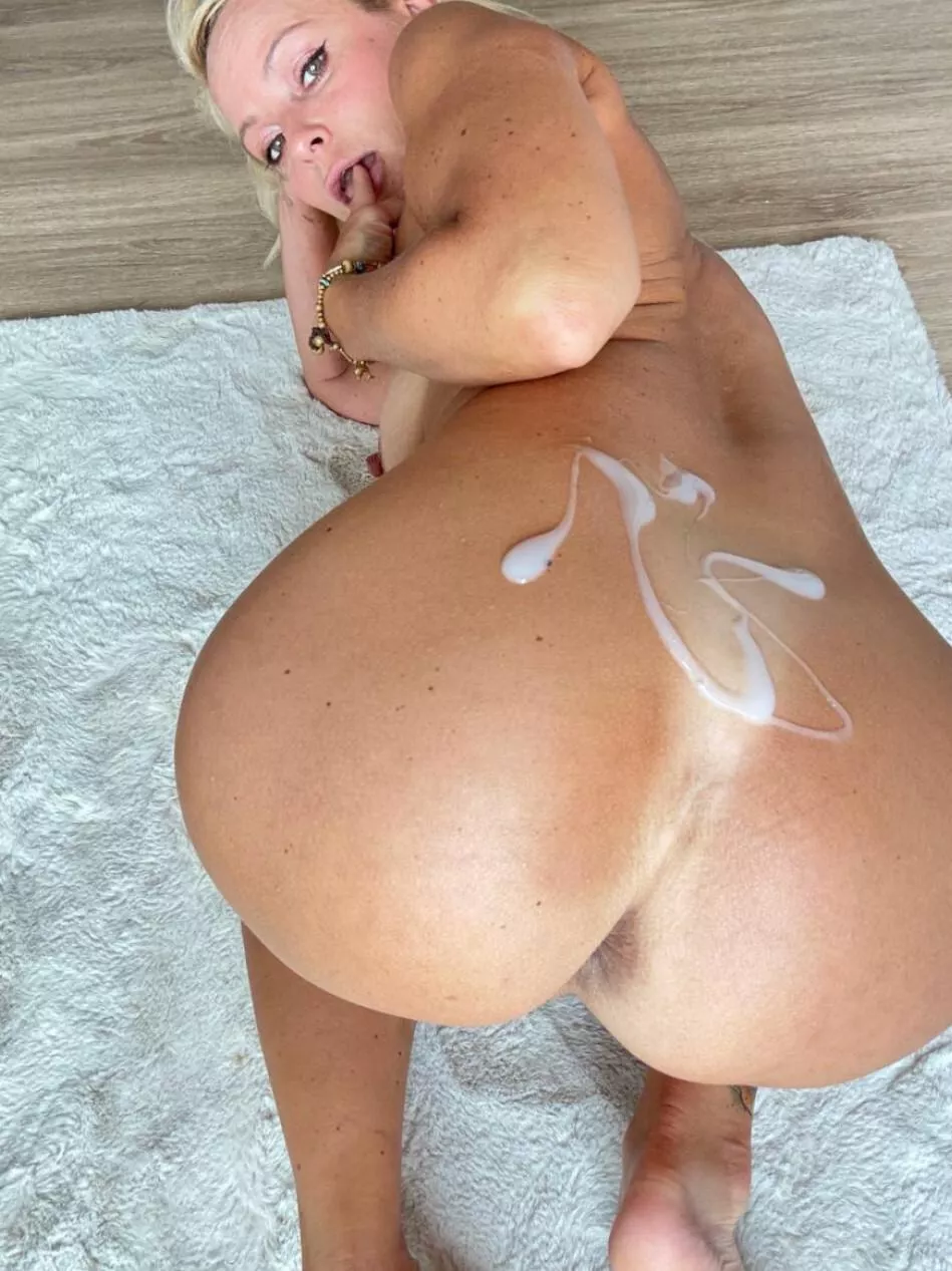 Want that cum on my tongue