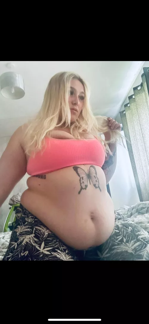 Who wants to help me get to 300 pounds ! I’m 6 stone off !!!! ❤️🐷