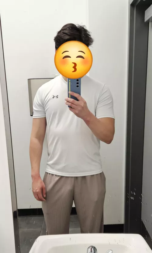 Who would cop a feel at the gym if you saw me like this?