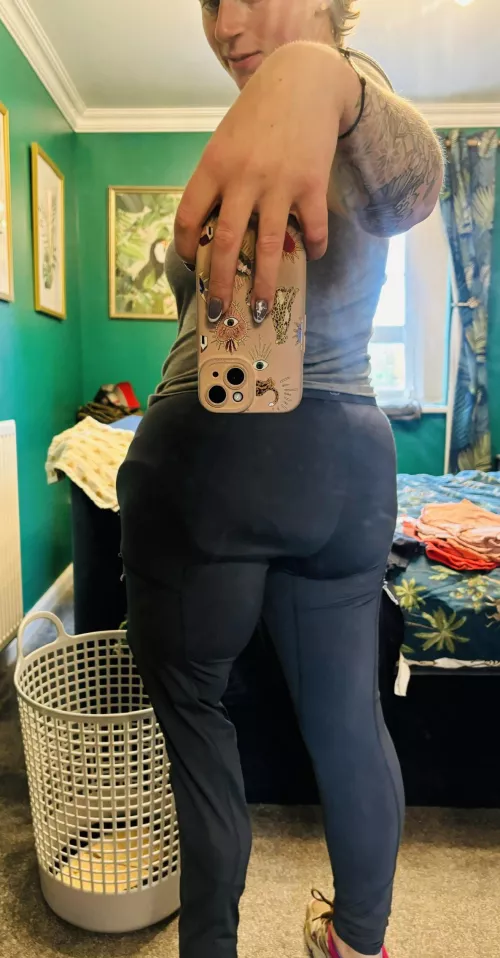 Would you be distracted by my prosthetic whilst I was Putting washing away… xx 