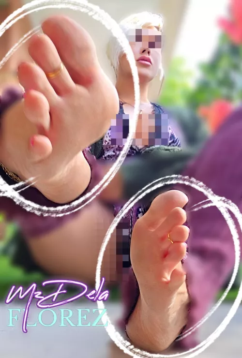 you're so used to being rejected, even seeing a Woman's feet is a luxury for you 😂