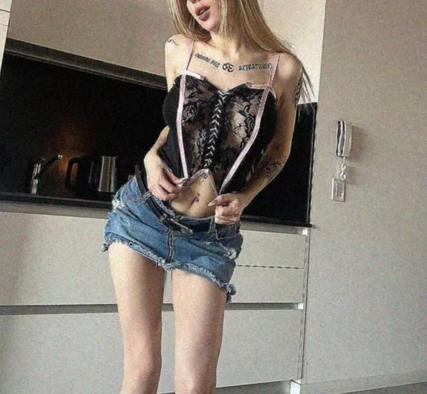 21 F4M Feelin' blue and need some convo to brighten my day!