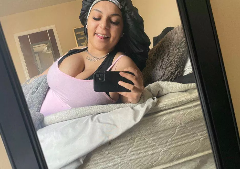 22F4M high horny looking for some one to play with