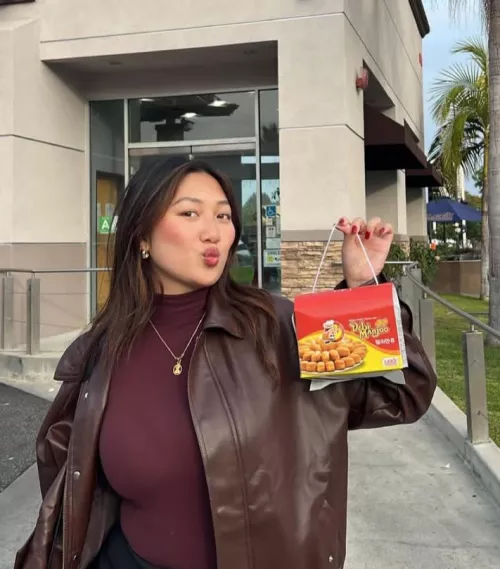 Can’t really hide that subtle boob. 