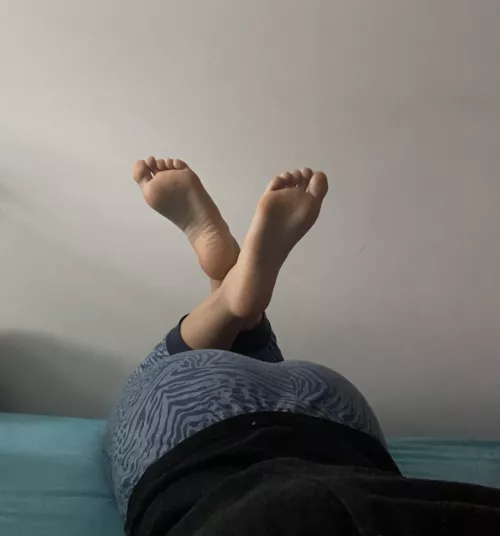 Do u like smelly feet or clean? 