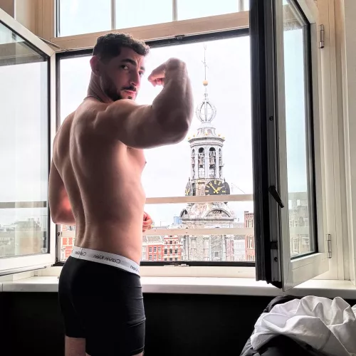 Do you think that your head will fit there? 