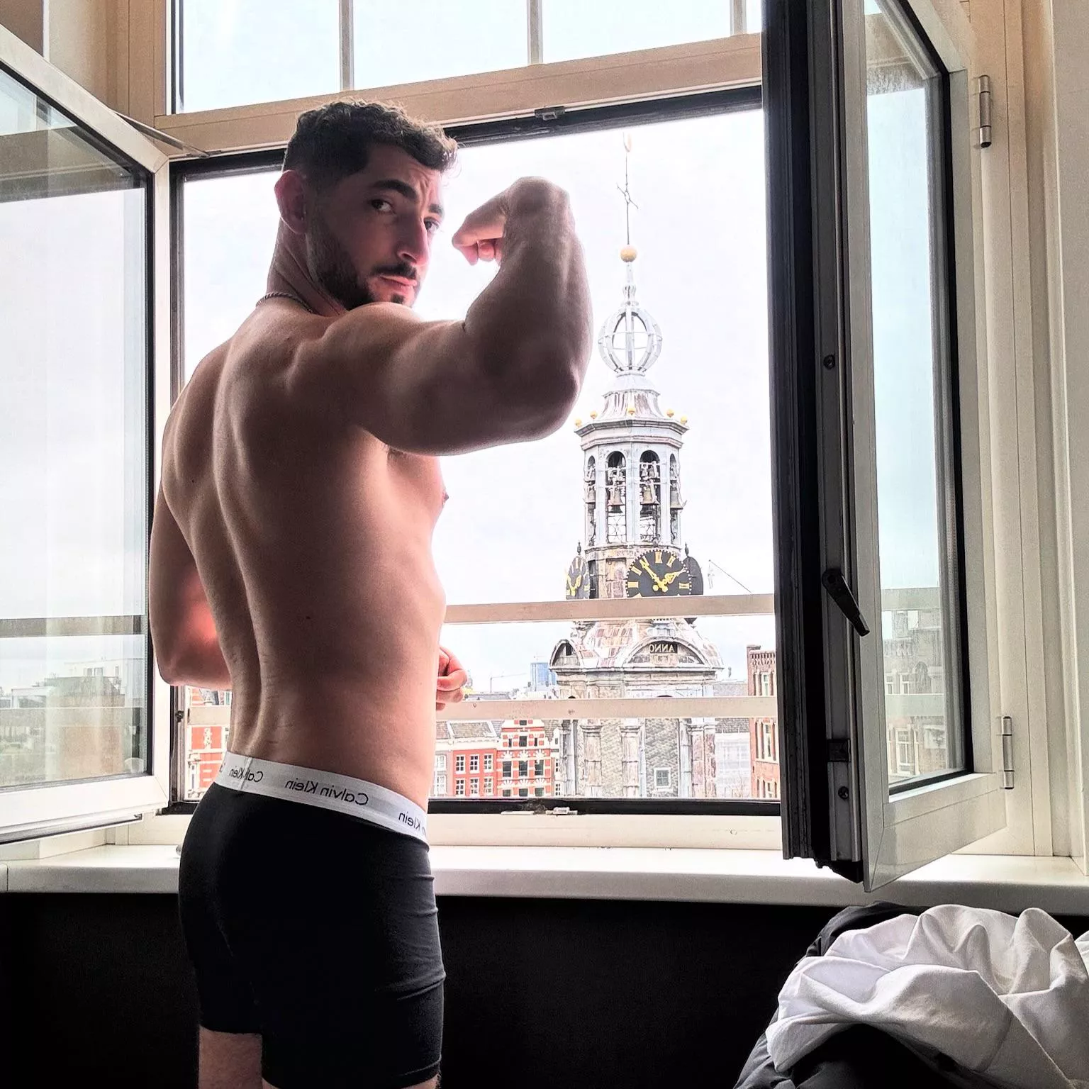 Do you think that your head will fit there? 