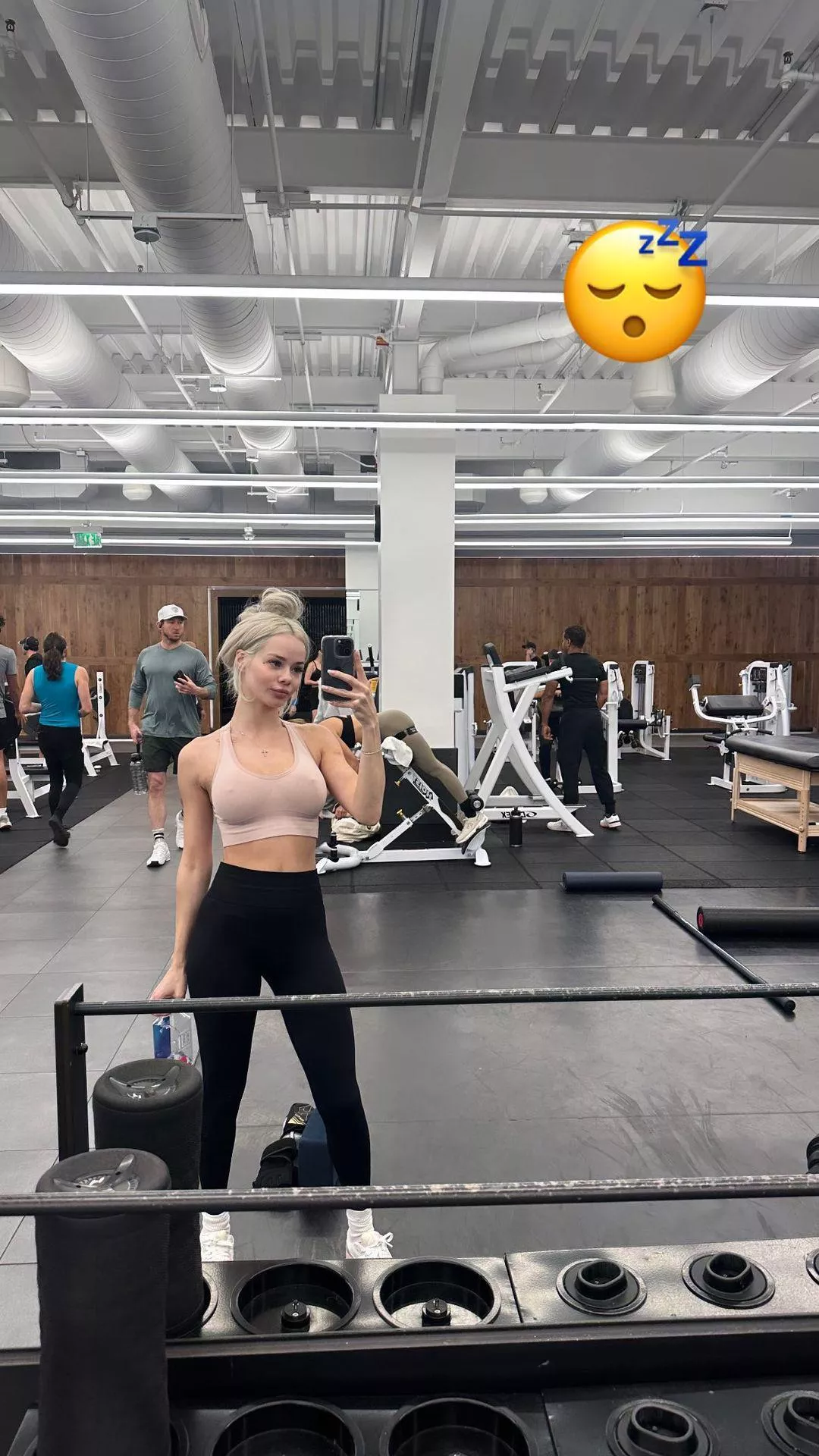 erect nipples in the gym 🥵