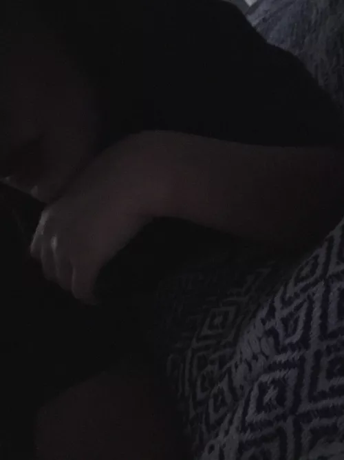 Exhausted but lonely. anyone up for some laid back chats???