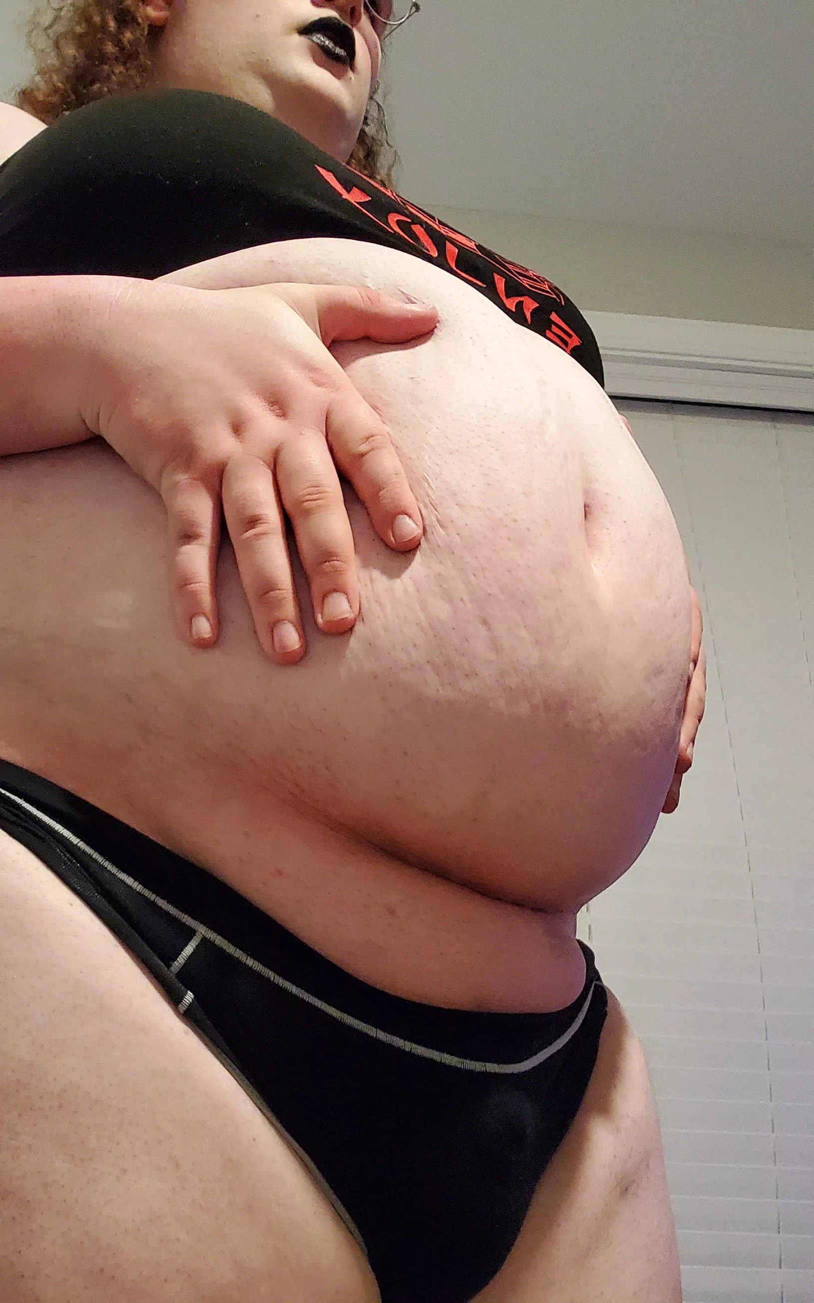 *GgLlOouUrshh* Barely anything left of you in there... *ggRooAnNnaUuNnn* All it would take is one big squeeze 💖