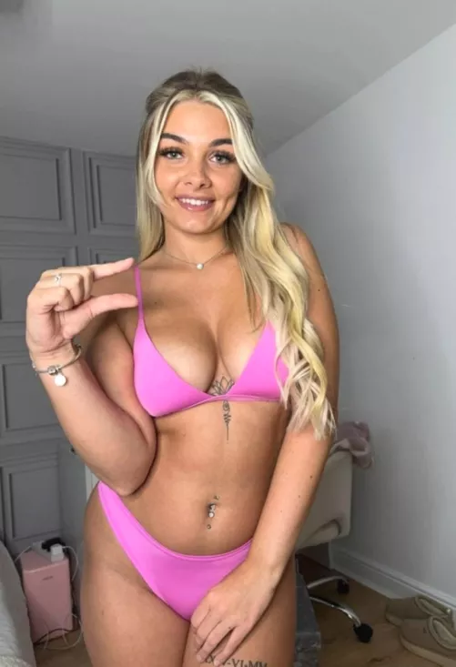 Hands up clittys out