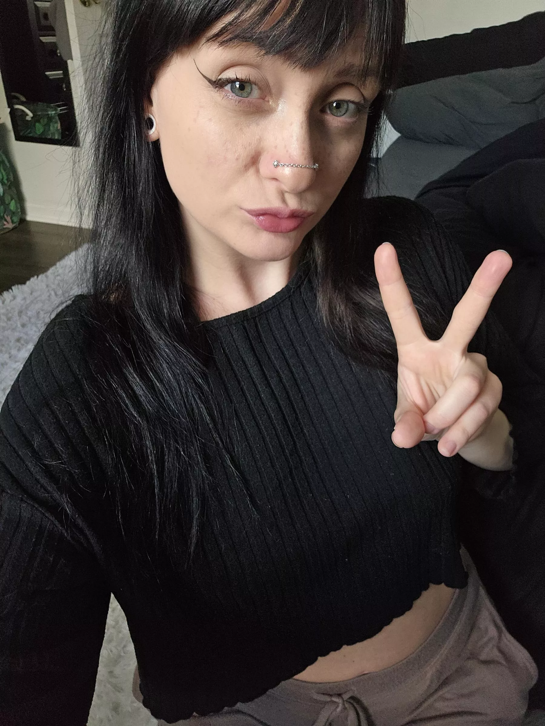 Happy Friday y'all 🖤