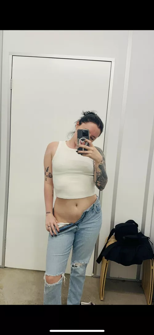 Having a little fun while thrifting 😈🖤