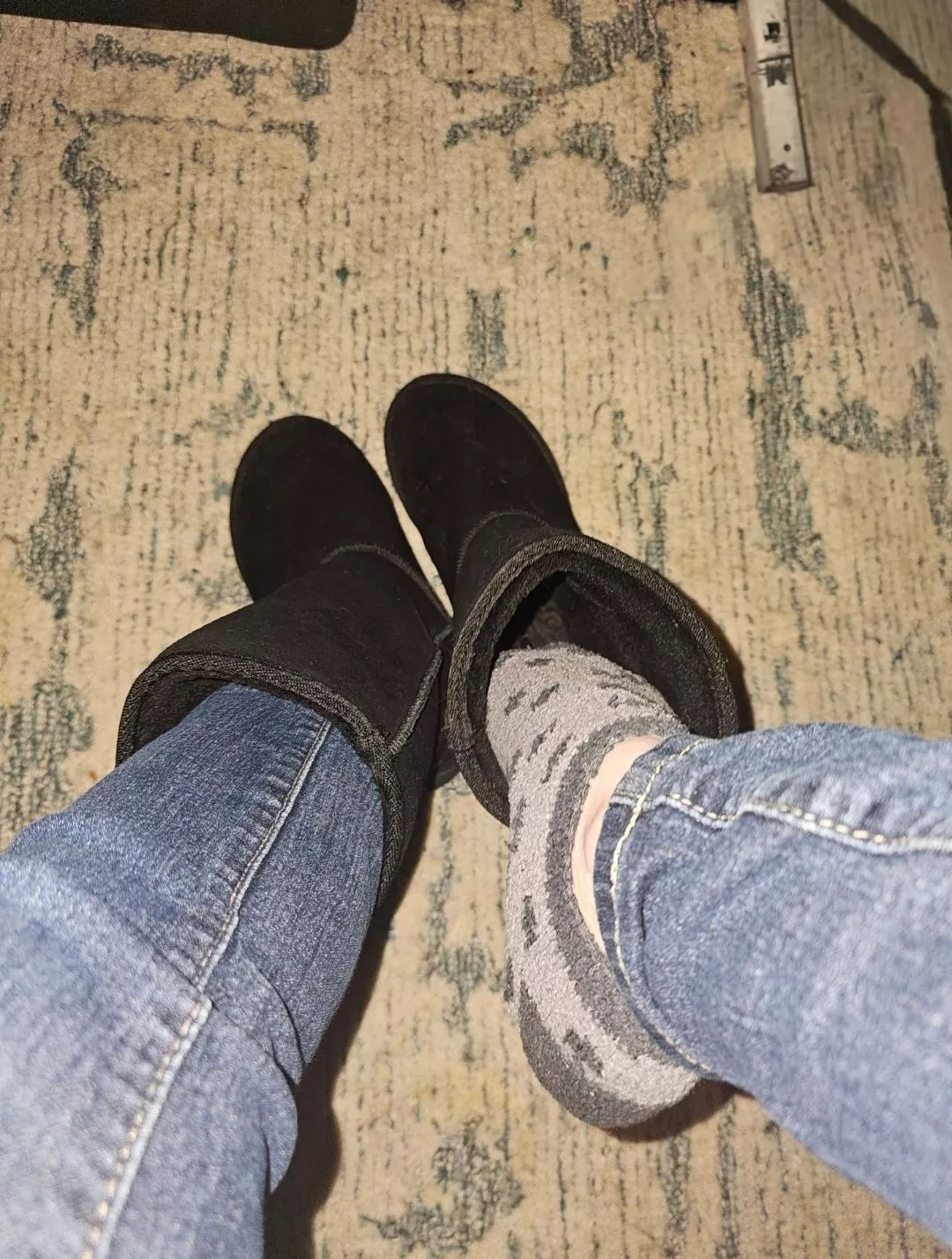 How badly do you wanna sniff my socks [F33]