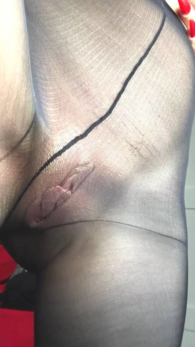 I like to rub my naked pussy against my pantyhose