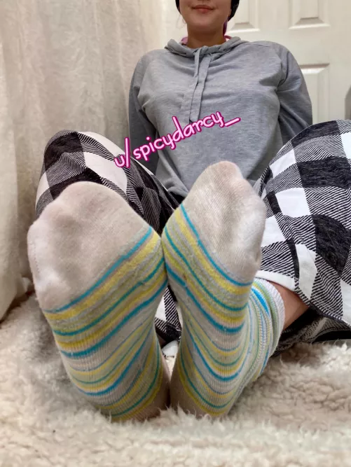 I need a good boy to smell my socks [F]