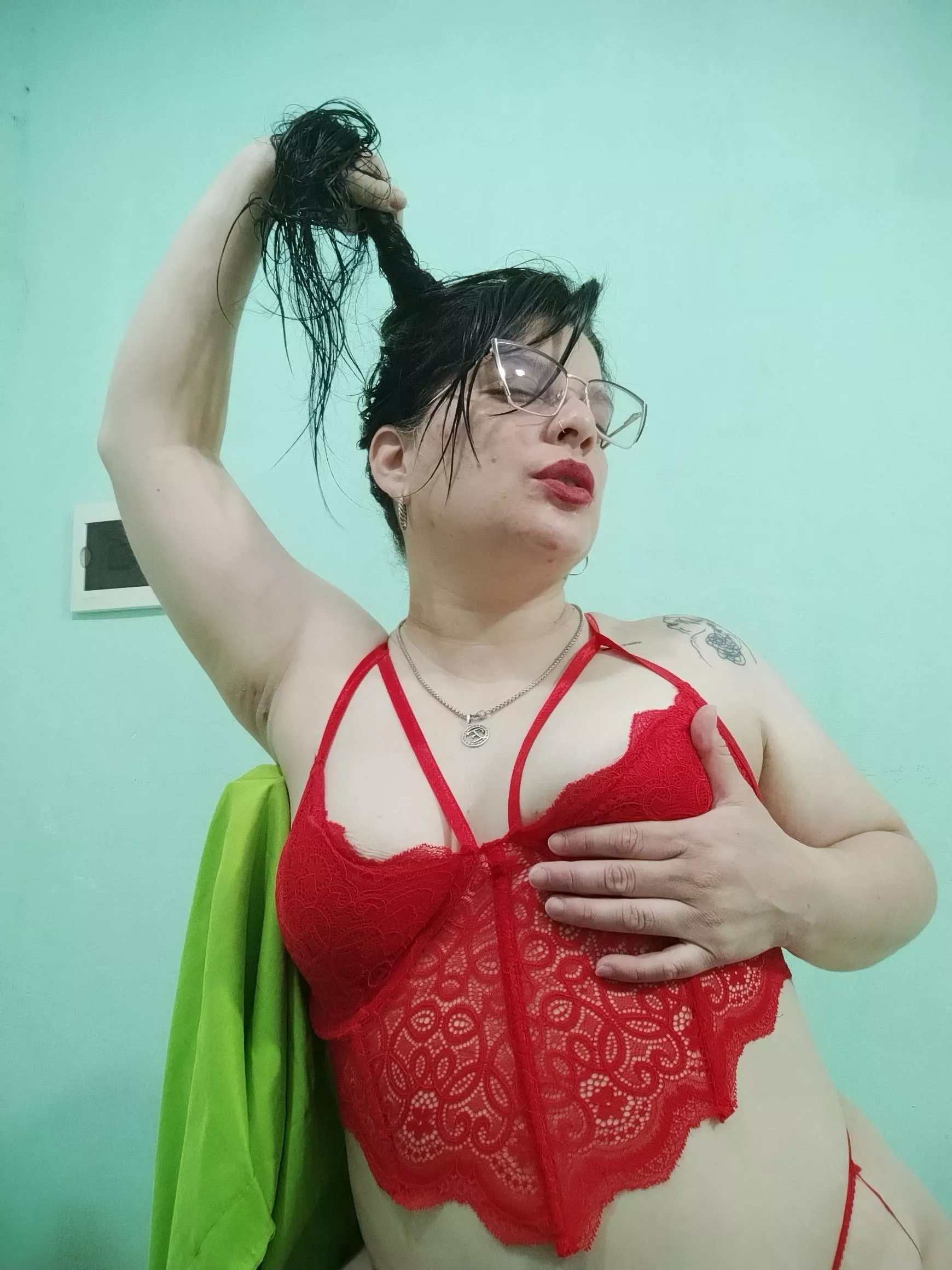 I want you to tell me how I should pose for you