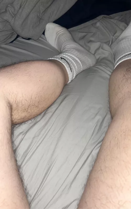 I’m noticing a lot of guys like hairy legs and Nike socks. Dms open. 