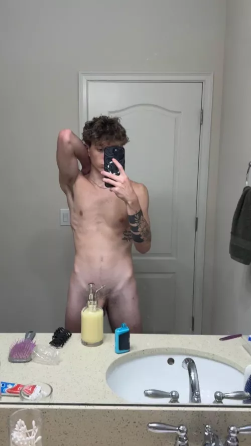 Just took a video with me cumming in the mirror, send $20 if you want it 😉 dm me 