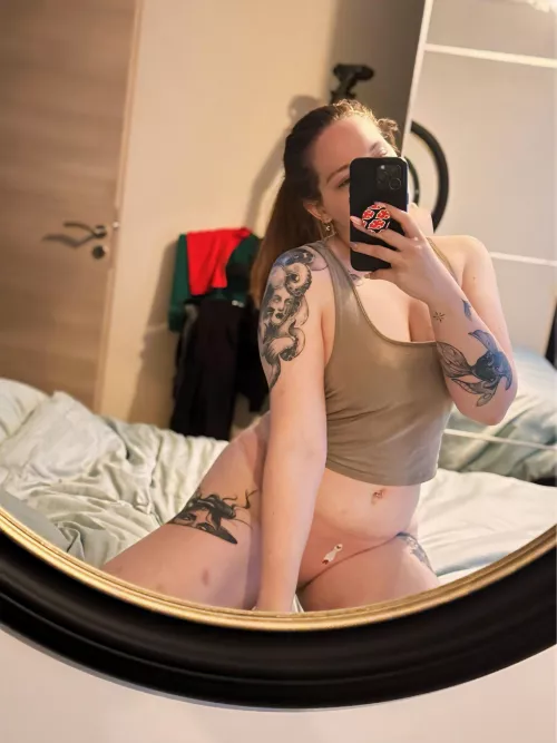 😈 Juste moi et mon miroir… en attendant mieux.