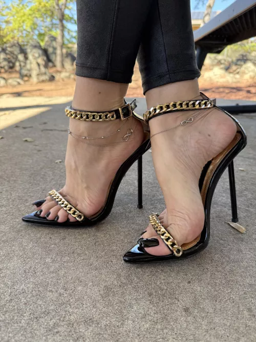 My besties, with chains 😍