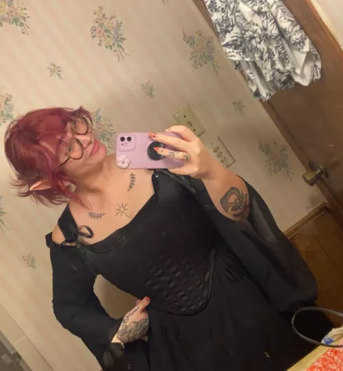 My order finally came in, including the dress, core set and the adorable elf ears 🙈🖤🫶🏼