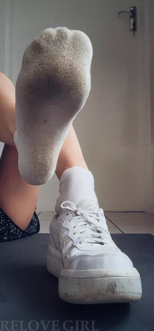 Scrunch my dirty gym sockies in your face!🥹🙈🩷 [F22]