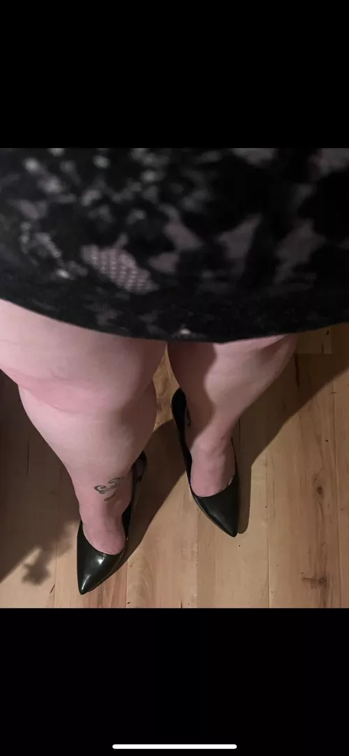 Someone’s head should be beneath my heel 😈