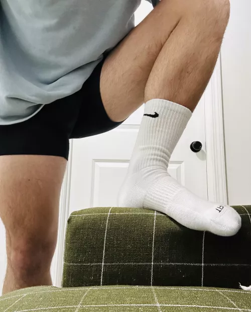 Stepping on a chair because I don’t have you here 😈 (33)