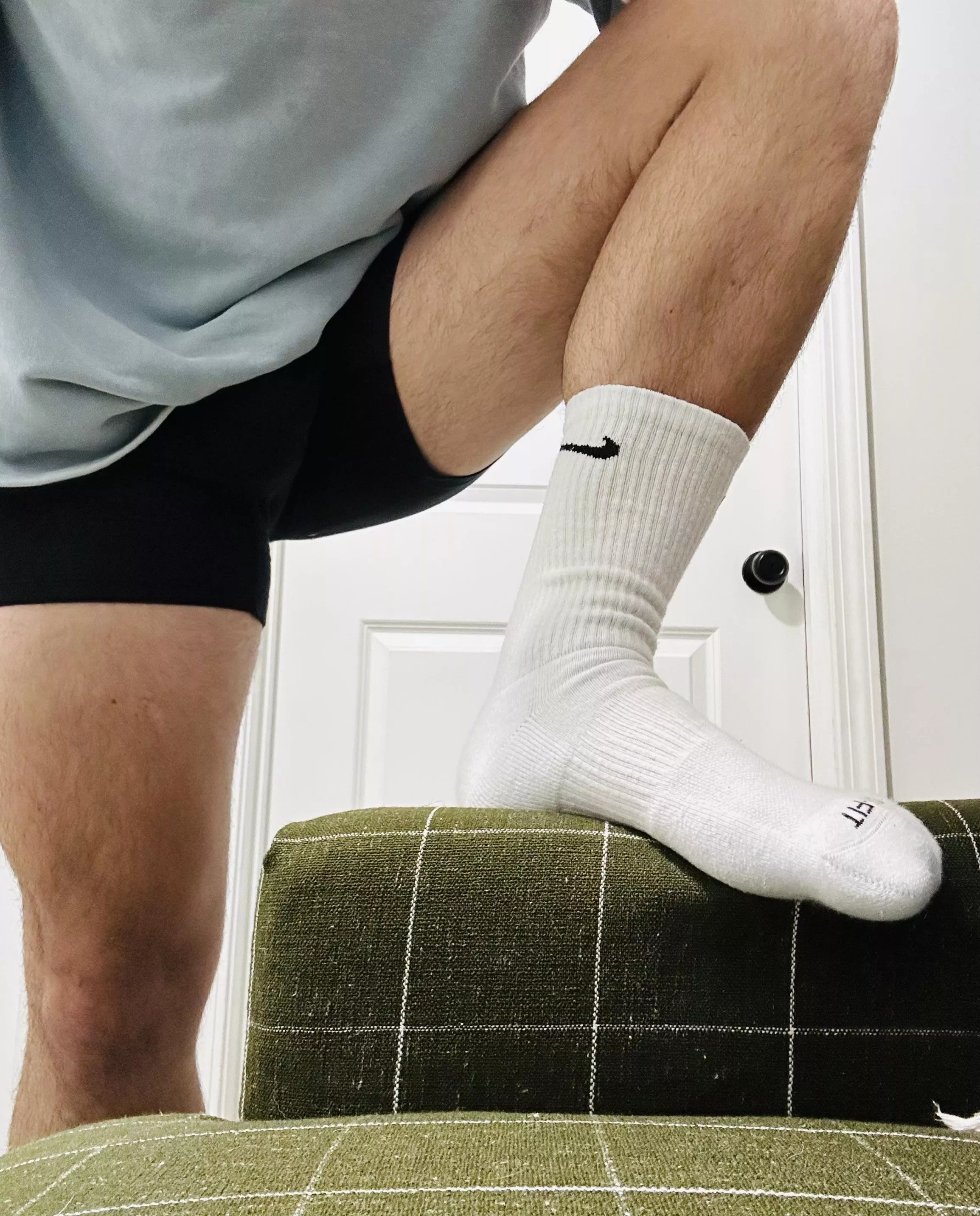 Stepping on a chair because I don’t have you here 😈 (33)