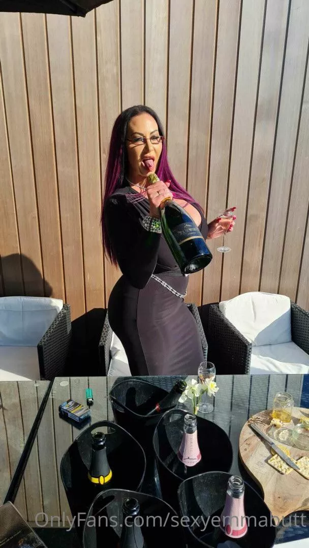 This ugly whore is only build to fuck