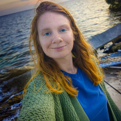 trying to play it cool but i see you sneaking a look👀 [Return Our 3P Tools/Apps]